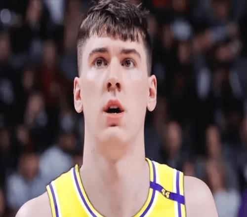 湖人117135黄蜂球员评价：2人优秀，2人及格，5人低迷