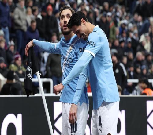 震撼！54岁瓜帅仅用1年便为曼城换血4.45亿买12人+打造全新首发