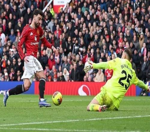 依旧大腿，B费助攻+关键传球6次、抢断4次，全场最高分