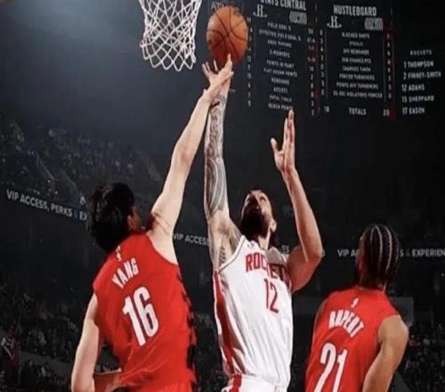 杨瀚森谈与亚当斯对位：我哥实在太有劲，一只手推我就动不了了