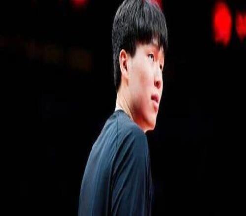 大号两双！杨瀚森拿下14+17！又一个生涯新高....