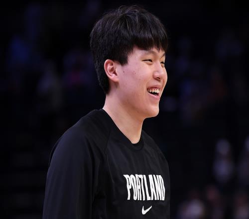 22分+17篮板！两项生涯新高！杨瀚森要看清现实，三分球决定上限