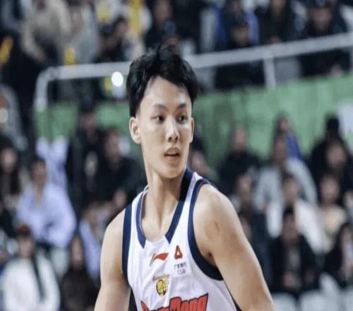 广东半场险胜北控！三首发齐爆，奎因却狂铁，北控多人给到贡献！