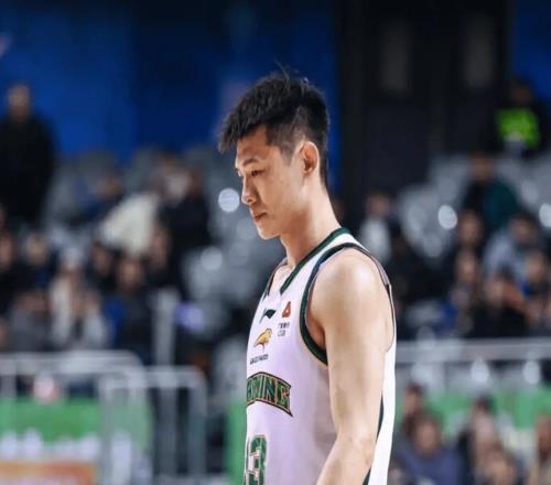 郭艾伦就换个他赵继伟回归他又遭弃用，全队赢7分他5中2在场6