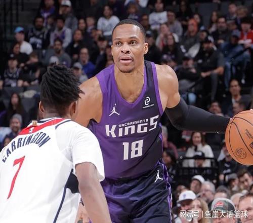 完胜！威少26分+6三分，小萨13+6湖人旧将爆发，德罗赞两人起冲突