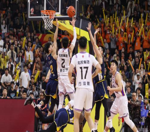 5中0被廖三宁打爆！近5场三分命中率不足2成，球迷：凭啥当票王