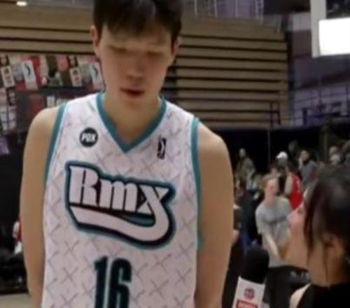 杨瀚森：开拓者半个赛季我在摸爬滚打G联赛队友开玩笑让我当控卫