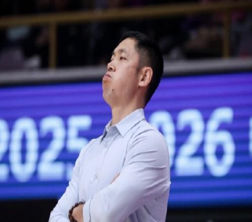 张庆鹏：感谢每一位球员的全力以赴，打出了北控应有的气势