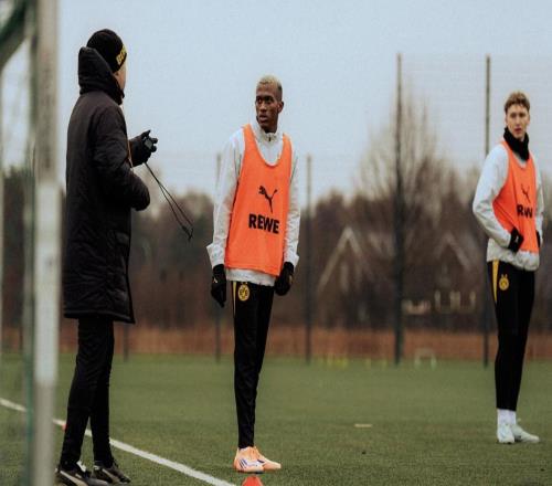 熟悉下新环境，将在今夏加盟多特的莱尔马跟随U23进行了训练