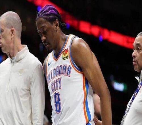 杰威右大腿受伤提前退场雷霆队记：他疑似右腿筋拉伤