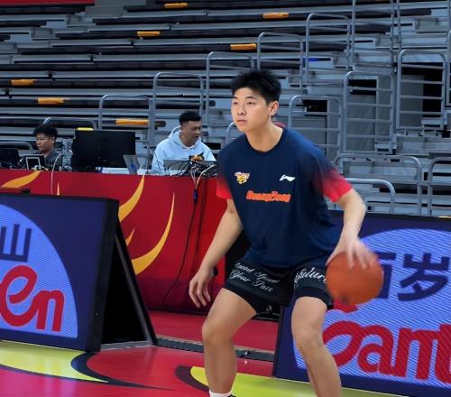 2连败广东传2喜3忧！粤媒曝小崔麦考即将复出，可杜锋却更没底了