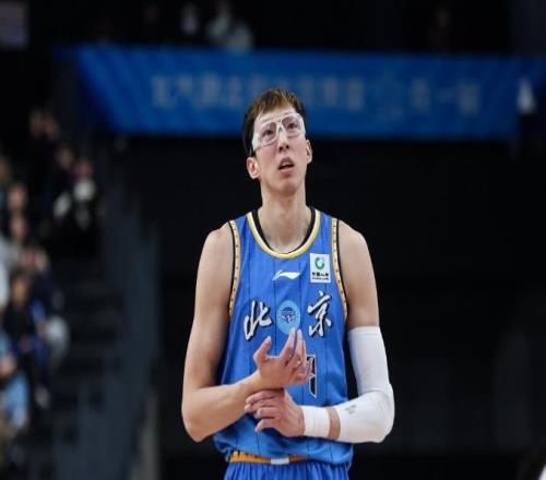 许利民：周琦眼睛初步检查不像去年那么严重今晚肯定不打