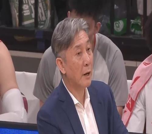 贺希宁：一直要求自己在关键时刻挺身而出，为球队带来胜利