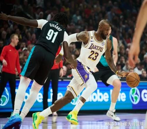 NBA最新排名出炉！卫冕冠军大爆冷，勇士喜上加喜，湖人退无可退