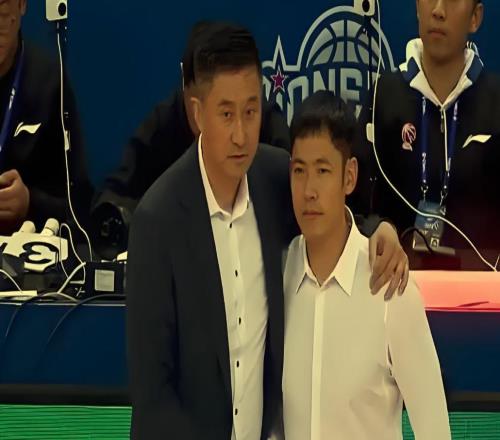 廖三宁扛着徐杰一剑封喉广东两连败张庆鹏率队复仇杜锋保住饭碗