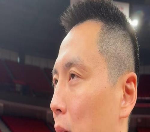 备战新疆！李添荣20号复查，王哲林手肿胀，卢伟针对性安排赞金金