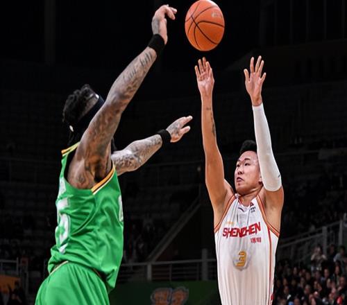 辽宁输球问题在手帝锋无力+三分不中，贺希宁表现对比强烈