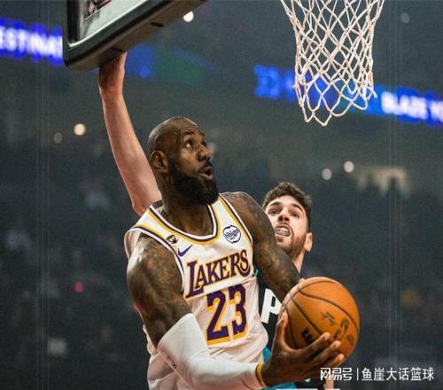 湖人惨败！詹姆斯20+9一级恶犯，开拓者三人20+，斯玛特25+2尽力