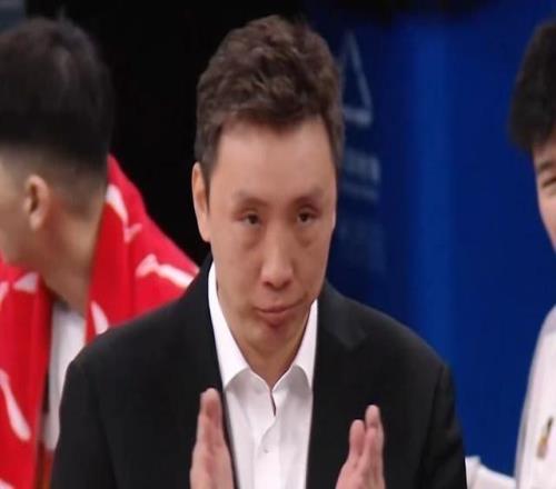 江苏主帅：没有小外援闫实受伤庞峥麟承担大量出场时间非常不容易