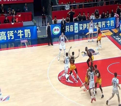 全场战报山东男篮101：106加时不敌江苏，无缘九连胜