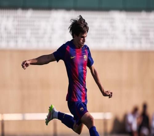 世体：多队有意巴塞罗那竞技队18岁中卫昆卡，科莫欲抢先出手