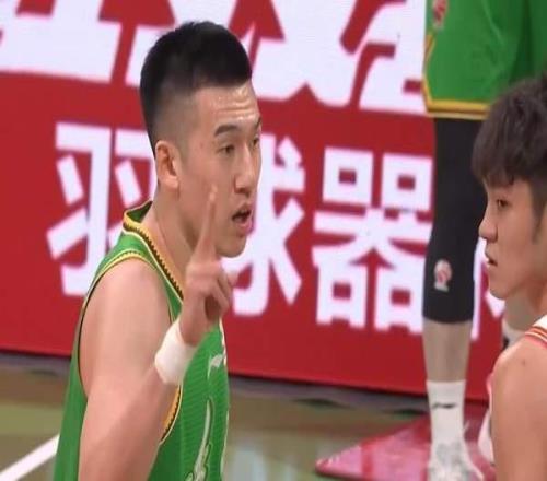 果然输了！辽篮被爆冷，赵继伟哑火7投1中，贺希宁爆发砍32分9板