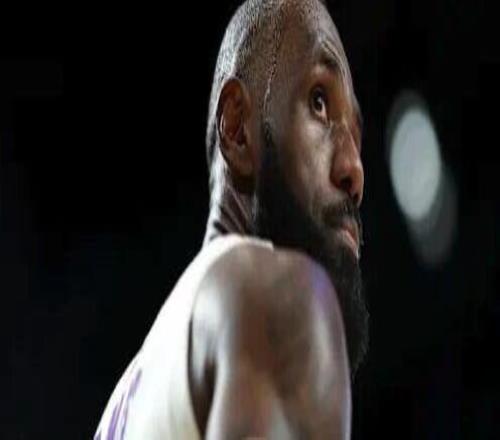 啊这....詹姆斯抱怨今天开拓者罚球太多！