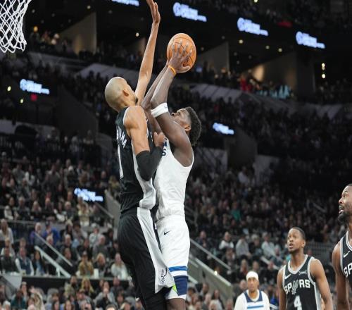 文班亚马39+9暴走，马刺险胜森林狼！爱德华兹55+4+9记3分创纪录