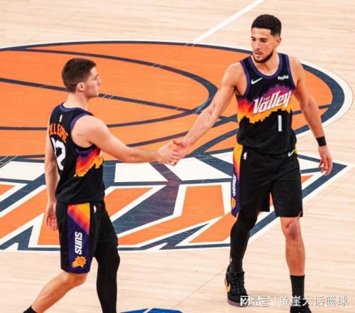 逆转！唐斯23+11狄龙全场拉胯，布克27分14罚，湖人弃将爆发立功