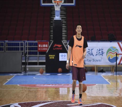 杨瀚森NBA首秀7分钟惊艳，数据栏满分揭秘！