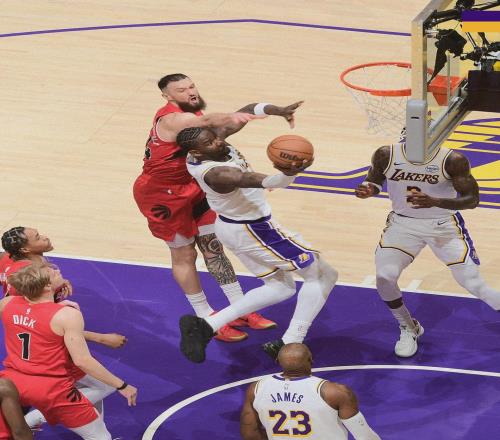 10投10中！怒砍25分13篮板！湖人中锋打出赛季最强一战