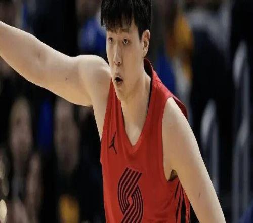 心态炸了...杨瀚森拿下2分1助1断！