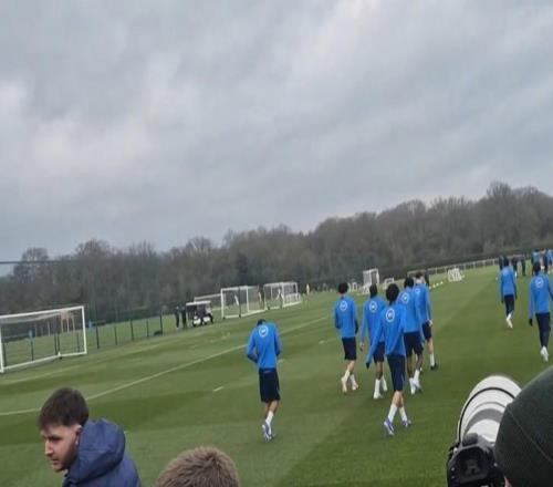 首席跟队：热刺紧急召集青训球员加入训练，格雷和贝里瓦尔疑似复出