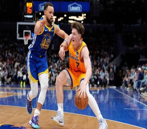 在库里面前创纪录，克努佩尔生涯前40场中137记三分，历史首人