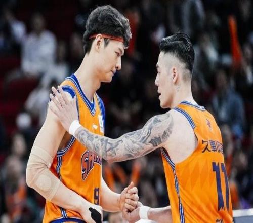 防守立威！上海男篮主场力克新疆男篮，豪取主场八连胜