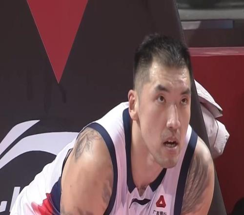 CBA山东男篮客场逆转击败吉林，高诗岩关键三分，鲍威尔23分