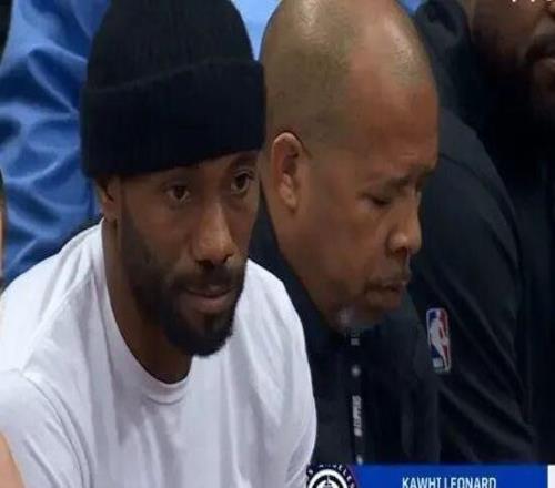 完了...小卡又伤了，提前结束客场回去治疗！