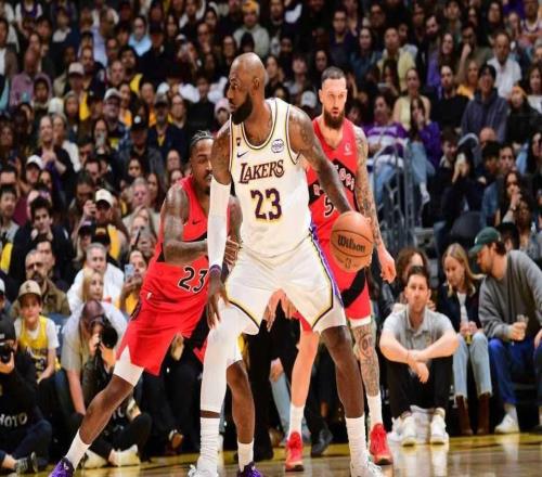 湖人大胜猛龙：詹姆斯24+7破51000分东契奇复出25+7艾顿10中10