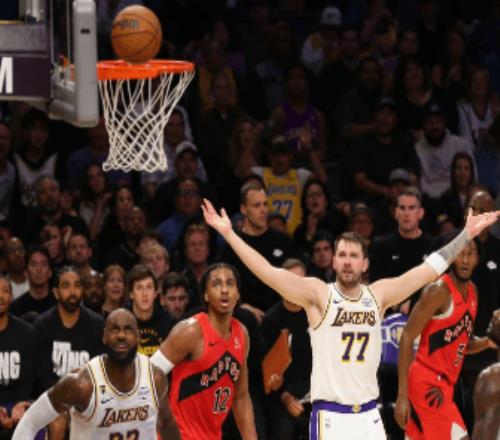 东契奇25+7湖人胜猛龙止连败勒布朗24+7艾顿25+13