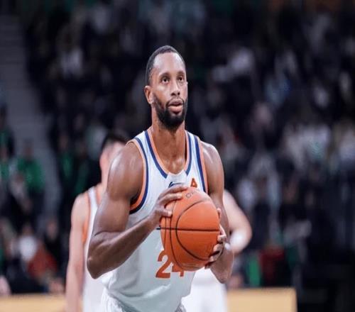 上海8070新疆球员评价：2人满分，偰李永炜及格，8人低迷