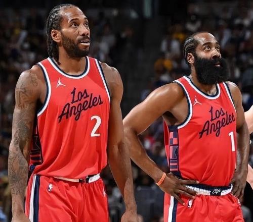 右脚踝扭伤！左膝不适！战神卡提前结束客场之旅，哈登没有退路