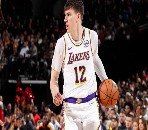 锋线新星状态不好也能拿到大把时间，湖人板凳席真是无人可用