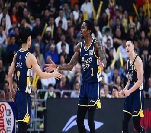 广东宏远好消息！麦考尔即将复出，已开始对抗训练