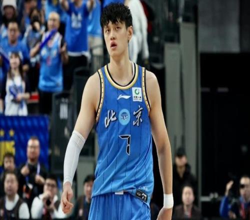 北京首钢VS上海男篮！许利民缺兵少将，曾凡博不打，央视直播