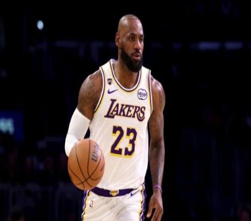 2026年NBA全明星首发阵容出炉，东契奇、字母哥领衔，詹姆斯落选，连续21年入选全明星首发纪录终结