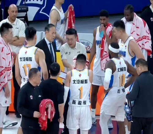 北京输球揪出最大毒瘤！拿600万，4中0一分不得，空篮都上不进啊