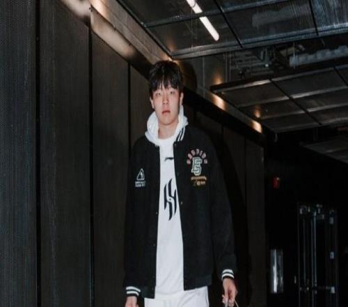 7天6赛仍19+5！杨瀚森4犯8失误瑕不遮瑜美记：看好他的长远未来