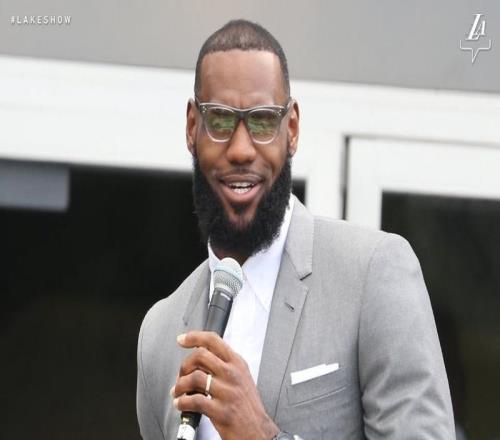 詹皇媒体票不输库里！为何落选首发NBA球员和百万球迷不支持他