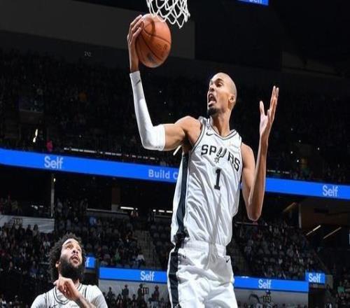 文班生涯第32次单场得分30+追平吉诺比利并列马刺队史第九