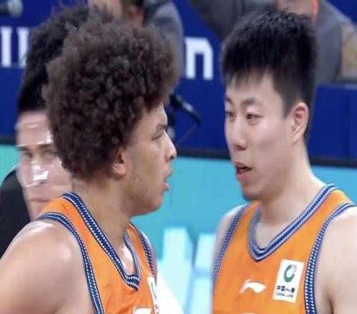 上海男篮3连胜升至第2，北京残阵差别大，白边16+14洛夫顿被弃用